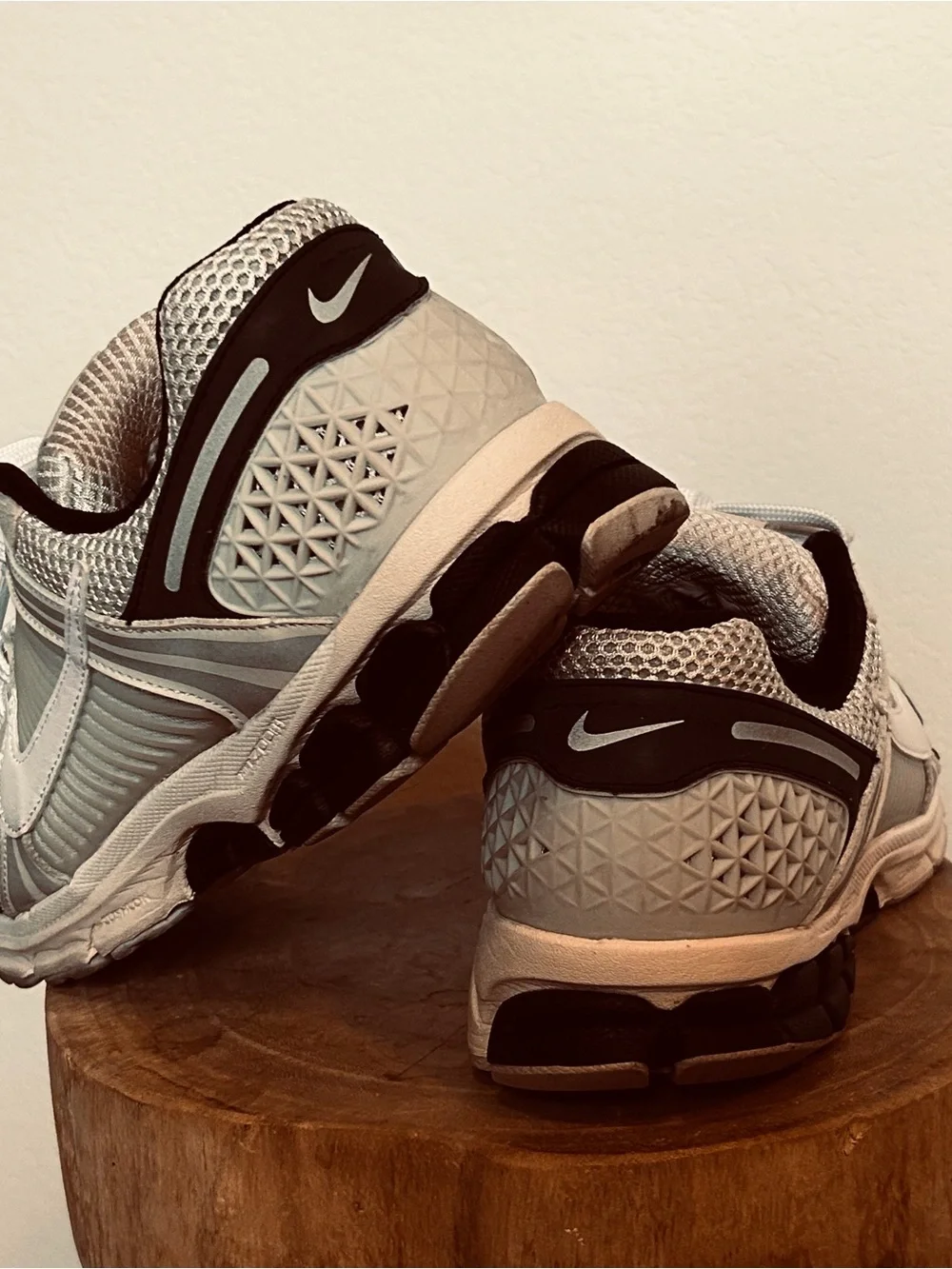Nike Men’s Vamero Sonic Gray and White Athletic Running Shoes